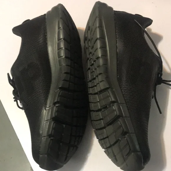 NWOT Reebok Pump Shoes - Picture 3 of 6